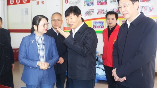 廣西壯族自治區(qū)黨委委員、常委、副書記劉小明蒞臨百裕集團(tuán)環(huán)江車間調(diào)研