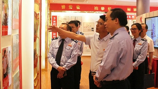 岑溪市稅務(wù)局、岑溪市農(nóng)村商業(yè)銀行黨組成員交流團(tuán)蒞臨百裕集團(tuán)參觀交流