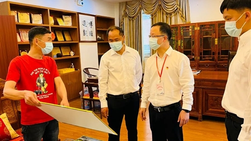 惠安縣委常委、組織部部長洪亞清蒞臨百裕集團研發(fā)中心調(diào)研指導工作