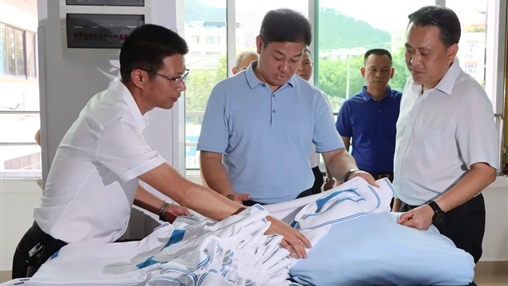 梧州市市委常委、統(tǒng)戰(zhàn)部部長(zhǎng)何世恰蒞臨百裕集團(tuán)調(diào)研指導(dǎo)